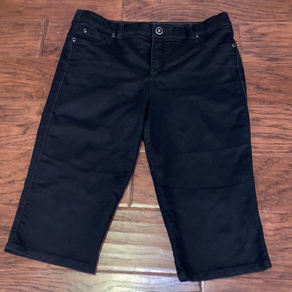 intro. Pants - intro. Black Capri pants cropped short black stretch jeans comfort waist size 6‌